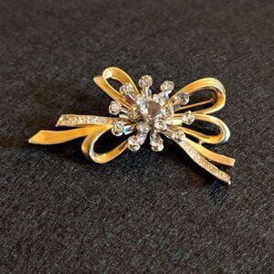 Vintage Crystal Rhinestone Bow Brooch Pin Goldtone